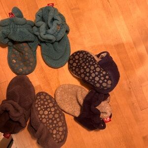 Zutano 18months fleece booties with gripper soles